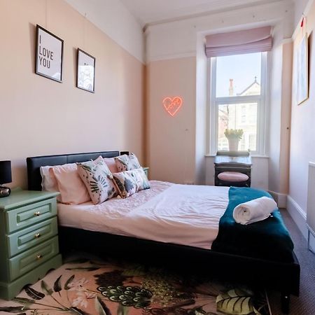 Villa 5-Bed House With Distant Sea Views In Plymouth Extérieur photo