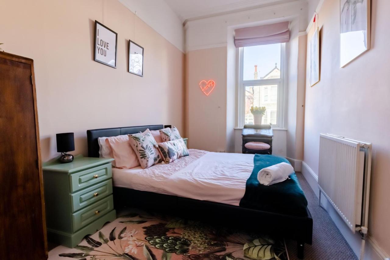 Villa 5-Bed House With Distant Sea Views In Plymouth Extérieur photo