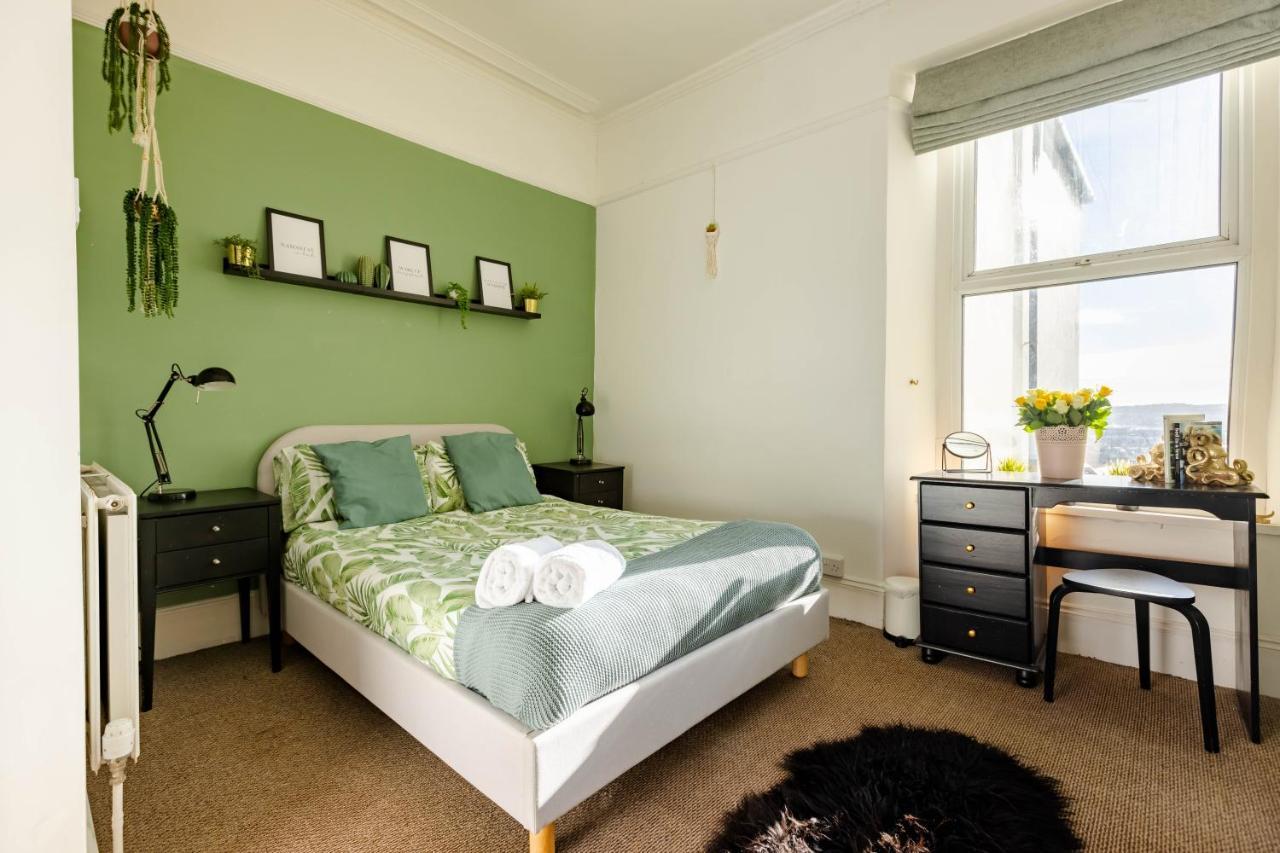 Villa 5-Bed House With Distant Sea Views In Plymouth Extérieur photo