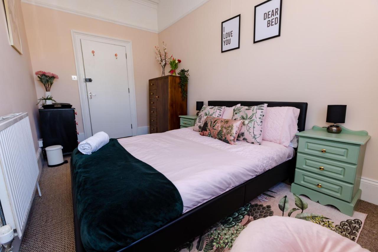 Villa 5-Bed House With Distant Sea Views In Plymouth Extérieur photo